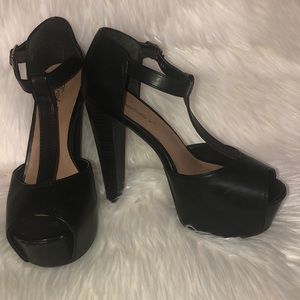 Black heels US:7.5